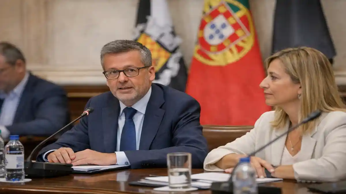 Carlos Moedas passa a dispor de maioria